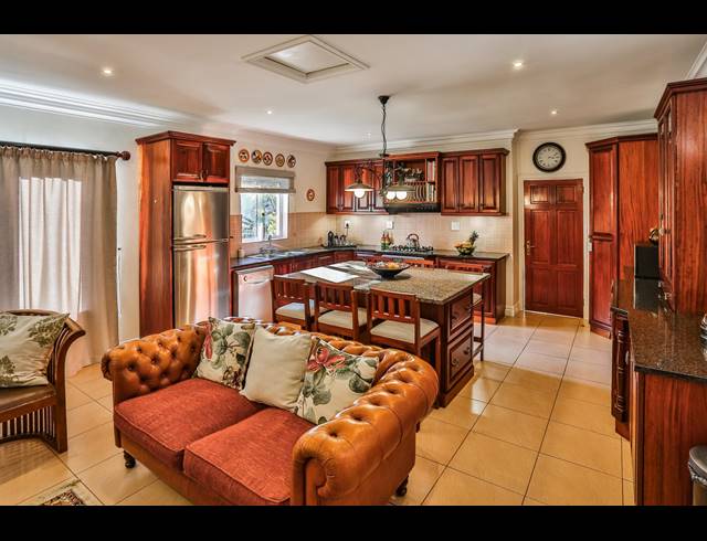 4 BEDROOM HOUSE FOR SALE IN SHEFFIELD BEACH